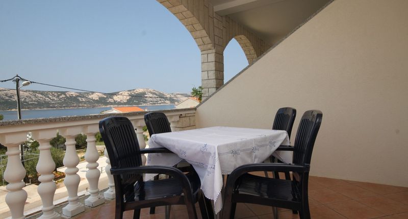 Apartman s klimatizací s terasou pro 5 os. se 2 ložnicemi A-6469-a - Apartments By The Sea Stara Novalja, Pag - 6469 Stara Novalja, foto 1