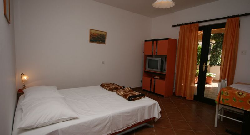 Apartman s klimatizací s terasou pro 4 os. s 1 ložnicí A-523-a - Apartments By The Sea Mandre, Pag - 523 Mandre, foto 1