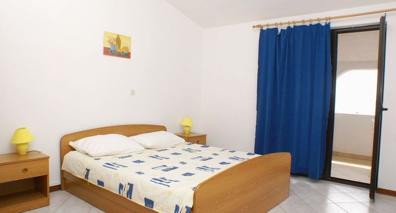 Apartman s klimatizací s terasou pro 5 os. se 2 ložnicemi A-523-d - Apartments By The Sea Mandre, Pag - 523 Mandre, foto 1