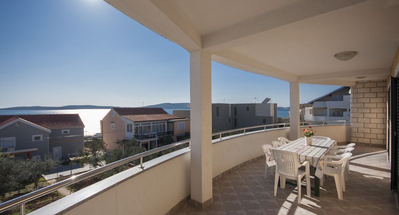 Apartman s klimatizací s terasou pro 10 os. s 5 ložnicemi A-5736-a - Apartments By The Sea Brodarica, Šibenik - 5736 Brodarica, foto 1