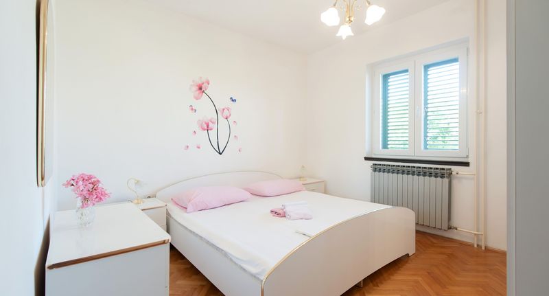 Apartman s klimatizací s terasou pro 5 os. se 2 ložnicemi A-6445-b - Apartments By The Sea Turanj, Biograd - 6445 Turanj, foto 1