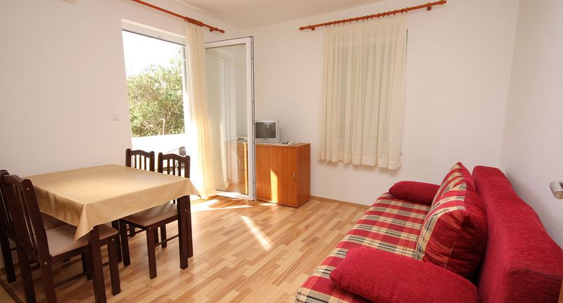 Apartman s klimatizací s balkónem pro 4 os. s 1 ložnicí A-4956-a - Apartments With Parking Space Banjol, Rab - 4956 Banjol, foto 1