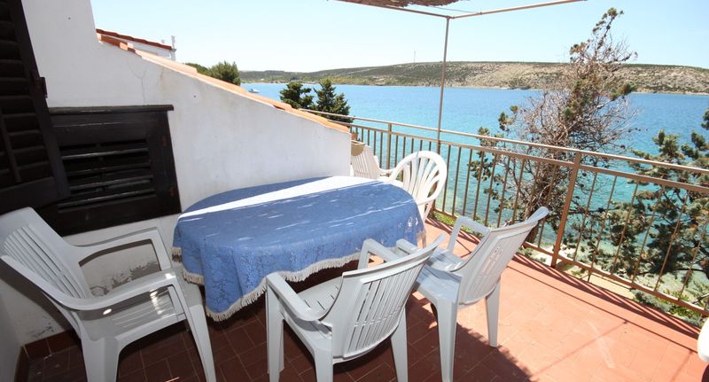 Apartman s klimatizací s terasou pro 5 os. se 3 ložnicemi AS-6390-a - Apartments By The Sea Stara Novalja, Pag - 6390 Stara Novalja, foto 1