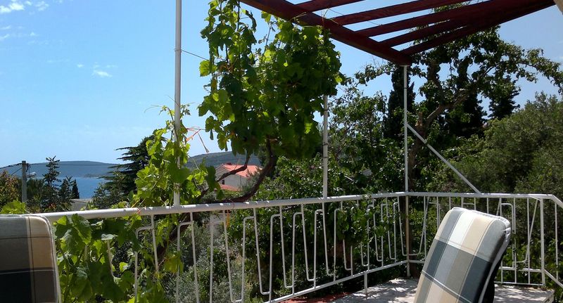 Apartman s klimatizací s terasou pro 4 os. se 2 ložnicemi A-1037-a - Apartments By The Sea Seget Vranjica, Trogir - 1037 Seget Vranjica, foto 1
