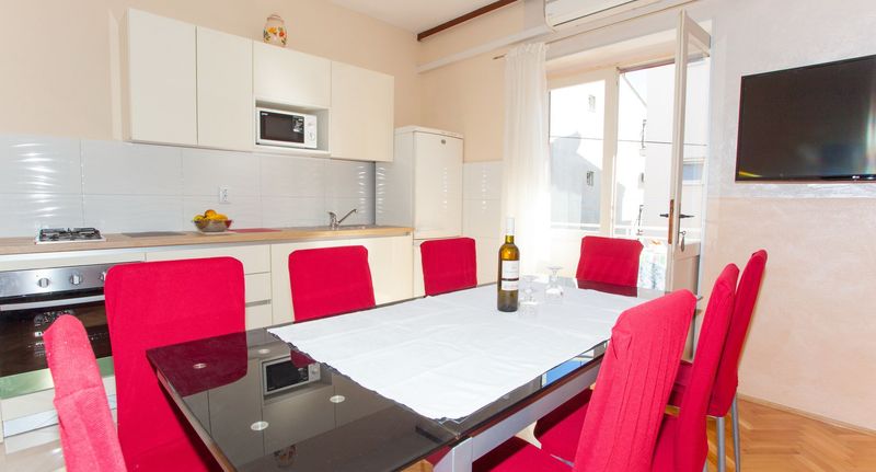 Apartman s klimatizací s balkónem pro 8 os. se 4 ložnicemi A-12211-a - Apartments With Parking Space Makarska - 12211, foto 1
