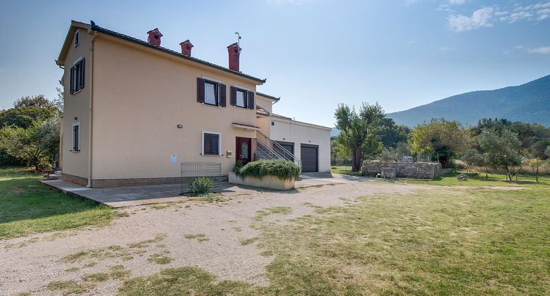 Apartman s klimatizací s terasou pro 6 os. se 3 ložnicemi A-12149-a - Apartments With Parking Space Nerezine, Lošinj - 12149 Nerezine, foto 1