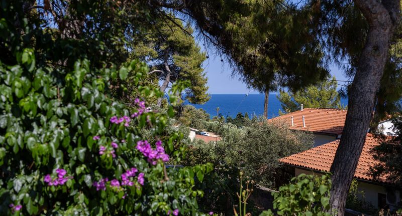 Apartman s klimatizací s terasou pro 5 os. se 2 ložnicemi A-8710-b - Apartments With Parking Space Zavala, Hvar - 8710 Zavala, foto 1