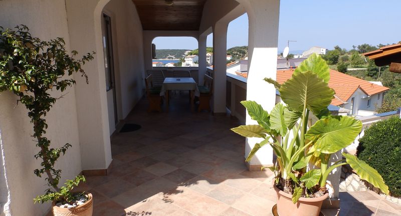 Apartman s klimatizací s terasou pro 5 os. se 2 ložnicemi A-12273-a - Apartments With Parking Space Kampor, Rab - 12273 Kampor, foto 1