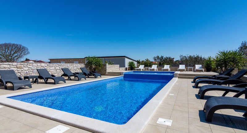 Apartman s klimatizací s terasou pro 6 os. se 3 ložnicemi A-2201-a - Family-friendly Apartments With Swimming Pool Valbandon, Fažana - 2201 Valbandon, foto 1