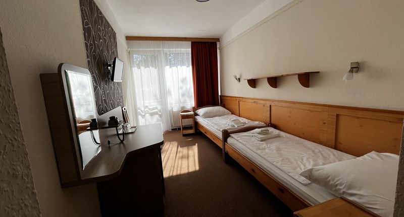 Rodinný Pokoj se společnou koupelnou pro 4 os. - Nereus Park Hotel Balatonalmádi, foto 1
