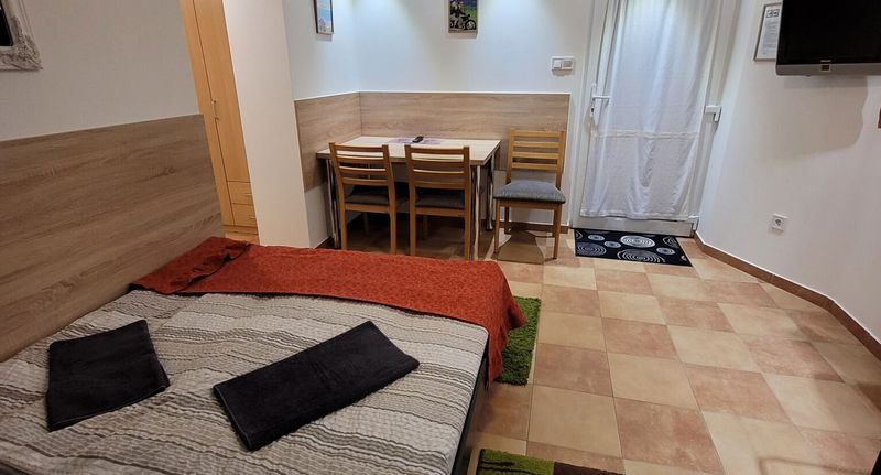 Apartman s privátní koupelnou mimo apartmán pro 3 os. s 1 ložnicí s výhledem do zahrady - Zoé Apartman Siófok, foto 1