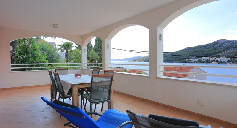 Apartman s klimatizací s terasou pro 4 os. se 2 ložnicemi A-13771-a - Apartments By The Sea Seget Vranjica Trogir - 13771, foto 1