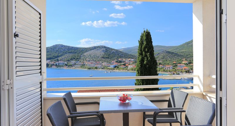 Apartman s klimatizací s terasou pro 4 os. se 2 ložnicemi A-13771-b - Apartments By The Sea Seget Vranjica Trogir - 13771, foto 1