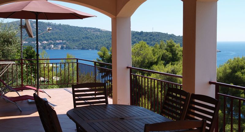Apartman s terasou pro 6 os. se 3 ložnicemi A-13344-a - Apartments By The Sea Brna - Vinačac, Korčula - 13344 Brna - Vinačac, foto 1