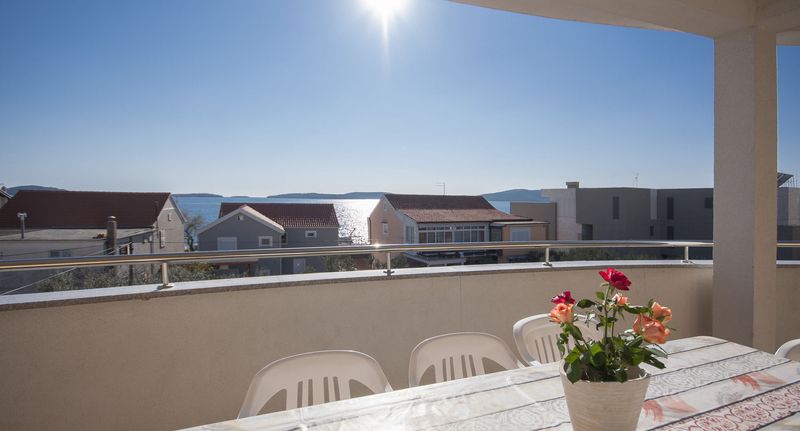 Apartman pro 10 os. s 5 ložnicemi - Apartments Frane Brodarica, foto 1