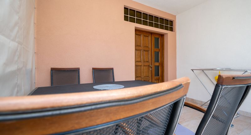 Apartman s klimatizací s terasou pro 4 os. se 2 ložnicemi A-6317-a - Apartments By The Sea Novalja, Pag - 6317 Novalja, foto 1