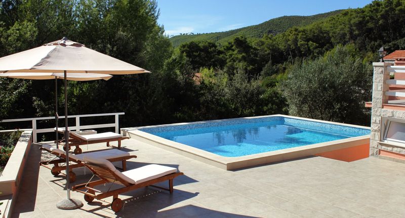 Apartman s klimatizací s terasou pro 8 os. se 3 ložnicemi A-9161-a - Family-friendly Apartments With Swimming Pool Smokvica, Korčula - 9161 Smokvica, foto 1