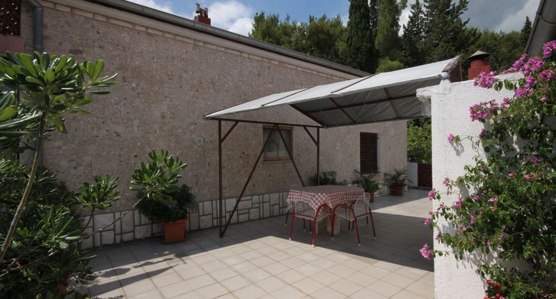 Apartman s klimatizací s terasou pro 4 os. se 2 ložnicemi A-6585-a - Apartments With Parking Space Starigrad, Paklenica - 6585 Starigrad, foto 1