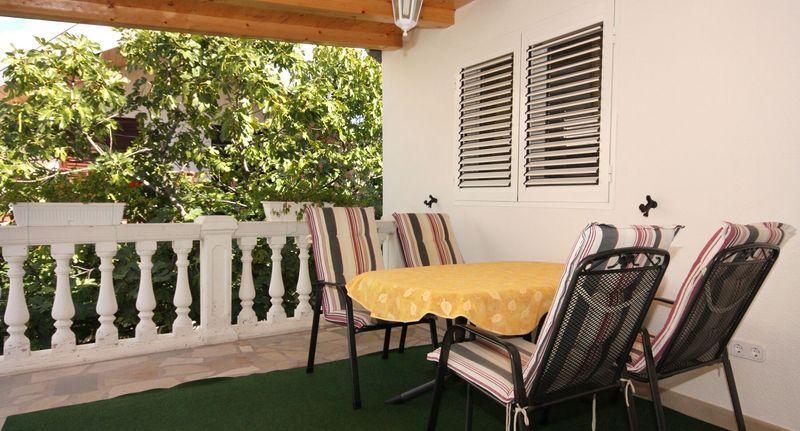 Apartman s klimatizací s terasou pro 5 os. se 2 ložnicemi A-2995-c - Apartments With Parking Space Vodice - 2995, foto 1