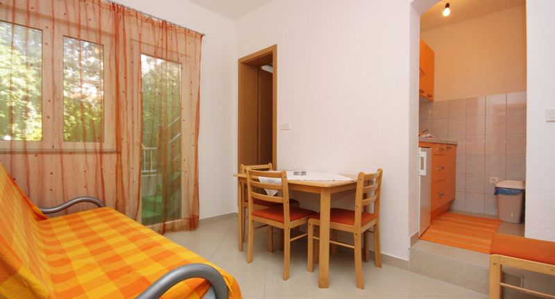 Apartman s klimatizací s terasou pro 4 os. s 1 ložnicí A-2995-d - Apartments With Parking Space Vodice - 2995, foto 1