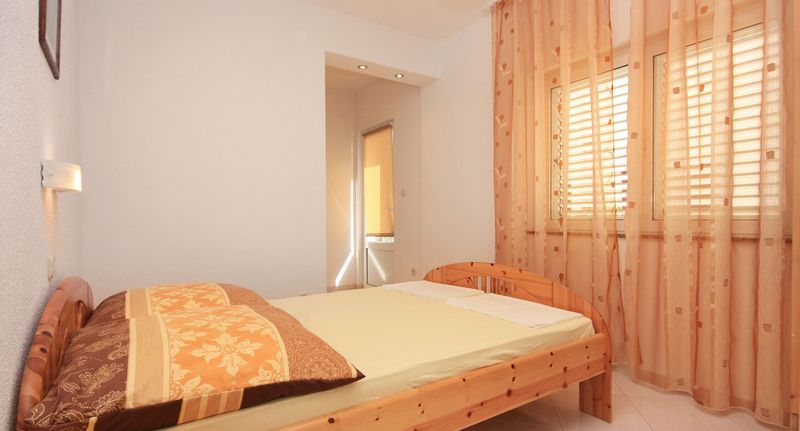 Apartman s klimatizací s terasou s manželskou postelí s 1 ložnicí AS-2995-a - Apartments With Parking Space Vodice - 2995, foto 1
