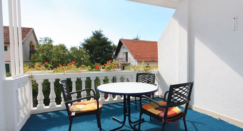 Apartman s klimatizací s terasou pro 3 os. s 1 ložnicí AS-2995-b - Apartments With Parking Space Vodice - 2995, foto 1