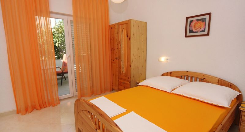 Apartman s klimatizací s terasou s manželskou postelí s 1 ložnicí AS-2995-d - Apartments With Parking Space Vodice - 2995, foto 1