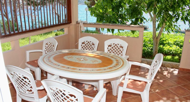 Apartman s klimatizací s terasou pro 5 os. se 2 ložnicemi A-3086-a - Apartments By The Sea Stara Novalja, Pag - 3086 Stara Novalja, foto 1