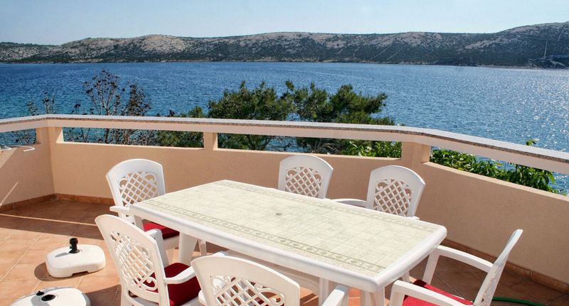 Apartman s klimatizací s terasou pro 7 os. se 3 ložnicemi A-3086-d - Apartments By The Sea Stara Novalja, Pag - 3086 Stara Novalja, foto 1