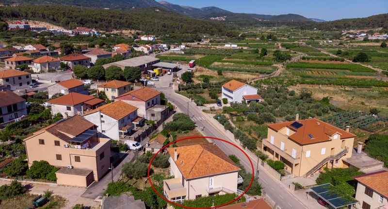 Apartman s klimatizací s terasou pro 4 os. se 2 ložnicemi A-4028-a - Apartments And Rooms With Parking Space Jelsa, Hvar - 4028 Jelsa, foto 1