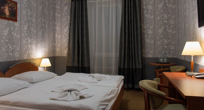 Pokoj s koupelnou s manželskou postelí na poschodí - Majewski Hotel & SPA Malbork, foto 4
