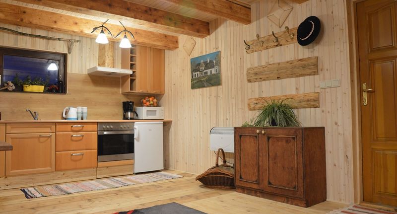 Roubenka (jako celek) s koupelnou s privátní koupelnou mimo apartmán pro 5 os. (s možností přistýlky) - Górska Leśniczówka Zubrzyca Górna, foto 1