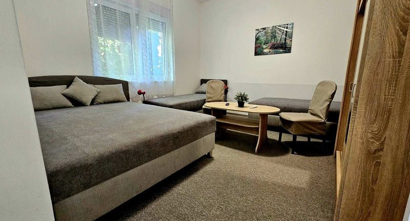 Pokoj pro 4 os. s výhledem do zahrady přízemní - BB Vendégház Balatonboglár, foto 1