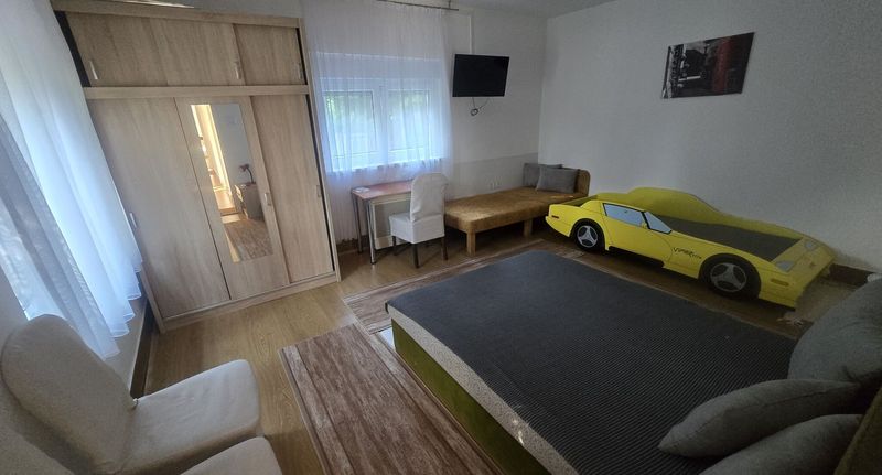 Pokoj pro 4 os. s výhledem do zahrady na přízemí - BB Vendégház Balatonboglár, foto 1