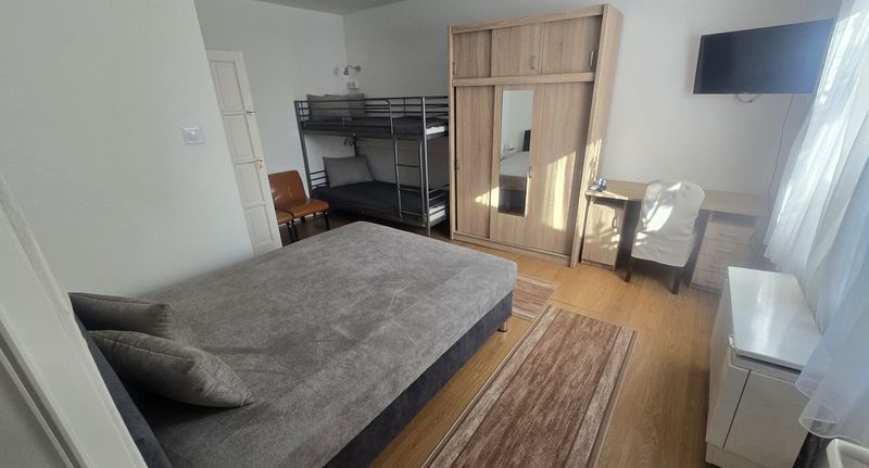 Pokoj pro 4 os. s výhledem do zahrady na přízemí - BB Vendégház Balatonboglár, foto 6