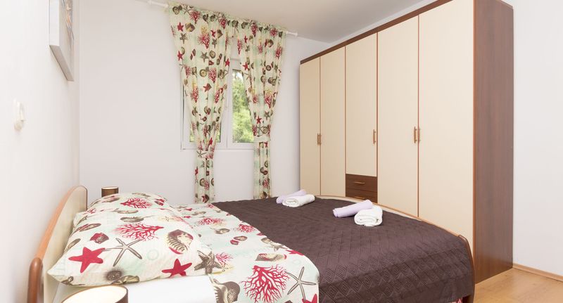 Apartman pro 8 os. se 4 ložnicemi - Apartment Petea Omis, foto 1