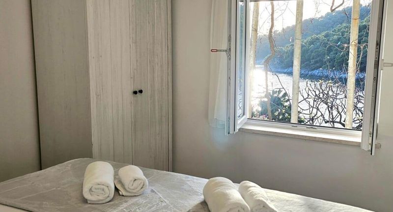 Apartman s terasou pro 4 os. se 2 ložnicemi K-4039 - Seaside House For Families With Children Cove Skozanje, Hvar - 4039 Skozanje, foto 1