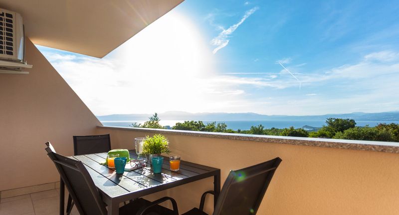 Economy Apartman pro 4 os. se 2 ložnicemi s výhledem na moře - Apartmani Didi Omišalj, foto 1