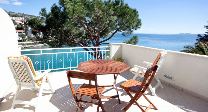 Apartman s klimatizací s terasou pro 4 os. se 2 ložnicemi A-9432-b - Apartments By The Sea Mavarštica, Čiovo - 9432 Mavarštica, foto 1