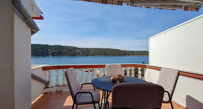Apartman s klimatizací s terasou pro 4 os. se 2 ložnicemi A-15310-b - Apartments By The Sea Kampor, Rab - 15310 Kampor, foto 1