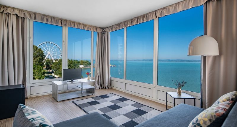 Apartman s klimatizací pro 3 os. se 2 ložnicemi s panoramou - Hotel Hungária Siófok, foto 1