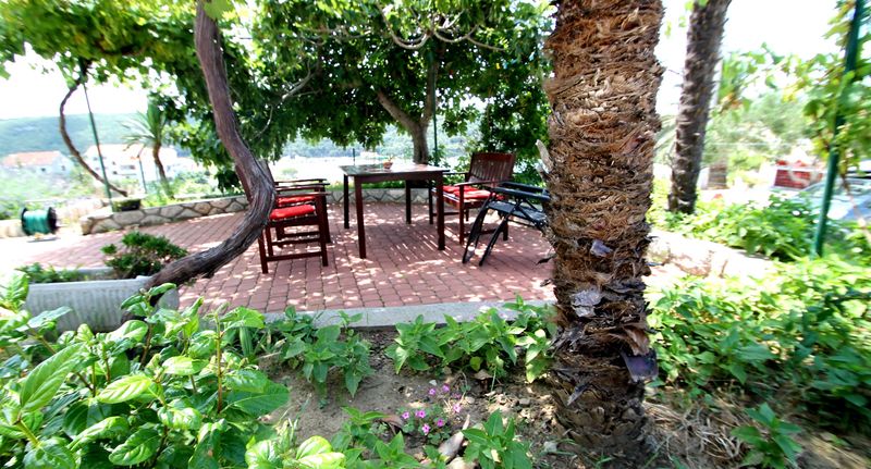 Apartman s klimatizací s terasou pro 5 os. se 2 ložnicemi A-15518-a - Family-friendly Apartments With Swimming Pool Kampor, Rab - 15518 Kampor, foto 1
