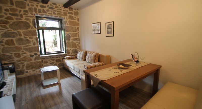 Apartman s klimatizací s terasou pro 5 os. se 2 ložnicemi A-15518-b - Family-friendly Apartments With Swimming Pool Kampor, Rab - 15518 Kampor, foto 1