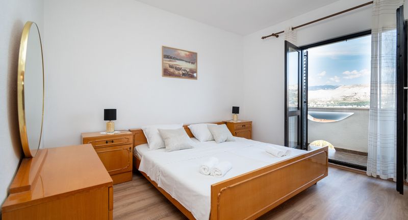 Apartman s klimatizací s terasou pro 4 os. se 2 ložnicemi A-15765-a - Apartments With Parking Space Pag - 15765, foto 1