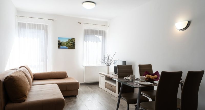 Standard Apartman pro 4 os. se 2 ložnicemi na poschodí - RÁBA Apartmanház Sárvár, foto 1