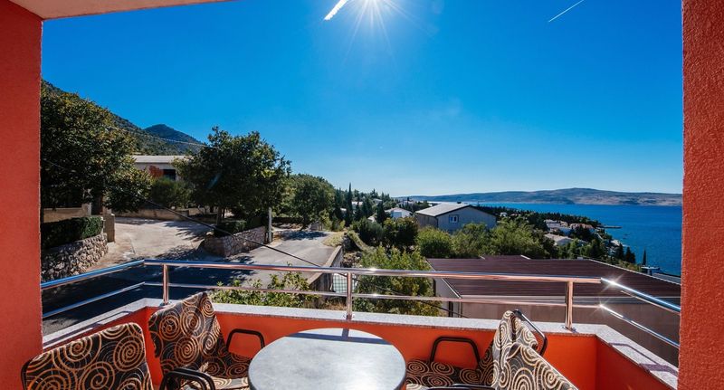 Art Apartman pro 2 os. s 1 ložnicí s částečným výhledem na moře - Apartmani Amari Starigrad, foto 1