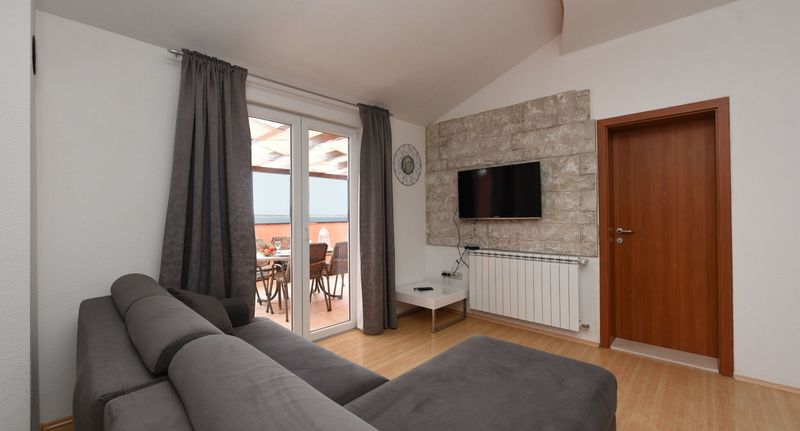 Business Plus Apartman pro 6 os. se 3 ložnicemi s výhledem na moře - Apartmani Amari Starigrad, foto 1