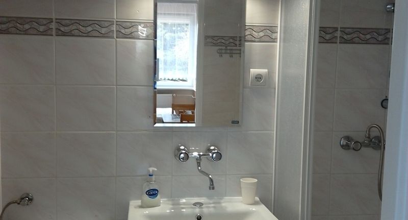 Pokoj s koupelnou s vlastní kuchyňkou pro 4 os. - Willa Szmaragd Kołobrzeg, foto 13