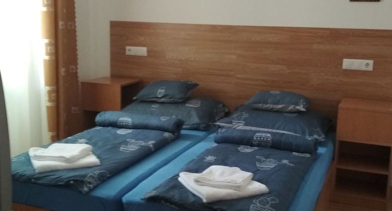 Pokoj s koupelnou pro 2 os. na poschodí (s možností přistýlky) - Acopark Vendégház Debrecen, foto 1