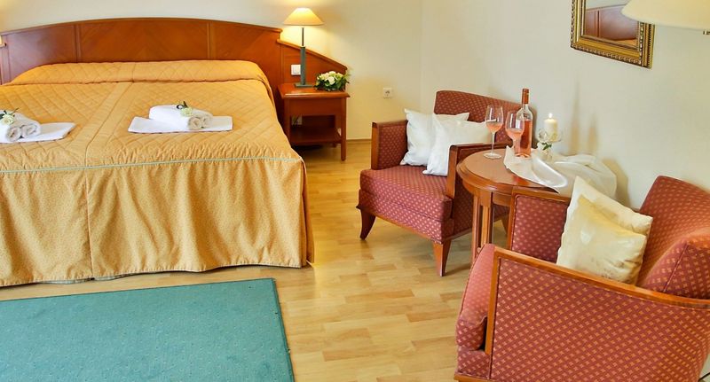 Standard Trip Pokoj pro 3 os. - Hotel Rittinger Bonyhád, foto 1